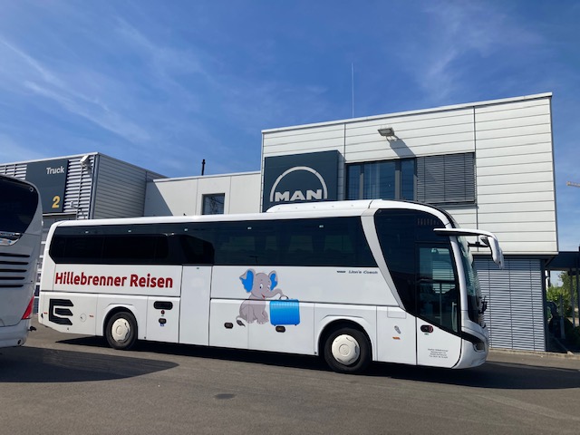 Hillebrenner Reisen Bus Ruhrgebiet Seitenansicht